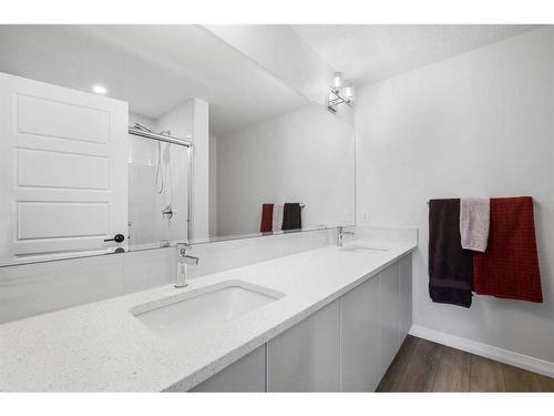 1882 Rangeview Drive Se, Calgary, AB - Indoor Photo Showing Bathroom