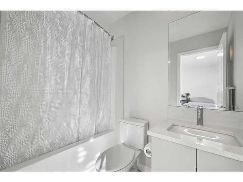 1882 Rangeview Drive Se, Calgary, AB - Indoor Photo Showing Bathroom