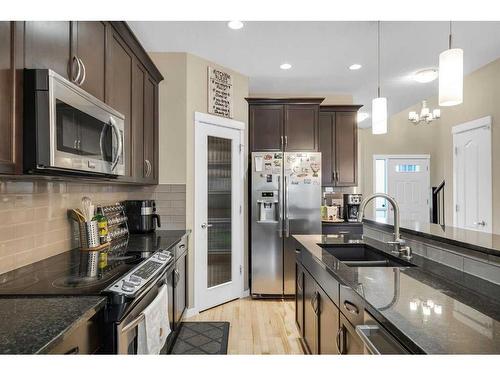 187 Evansridge Circle Nw, Calgary, AB - Indoor Photo Showing Kitchen With Stainless Steel Kitchen With Double Sink With Upgraded Kitchen