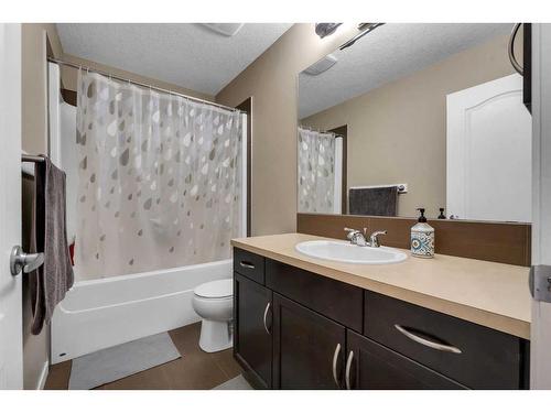 187 Evansridge Circle Nw, Calgary, AB - Indoor Photo Showing Bathroom