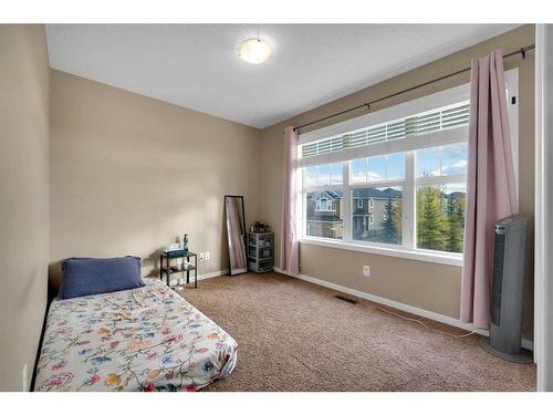 187 Evansridge Circle Nw, Calgary, AB - Indoor Photo Showing Bedroom