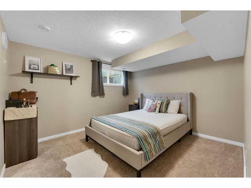 187 Evansridge Circle Nw, Calgary, AB - Indoor Photo Showing Bedroom