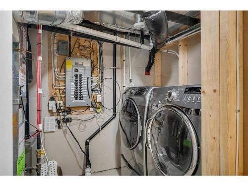 187 Evansridge Circle Nw, Calgary, AB - Indoor Photo Showing Laundry Room