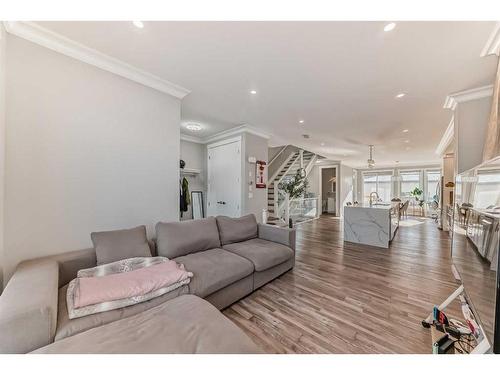 2021 17 Avenue Nw, Calgary, AB - Indoor Photo Showing Living Room