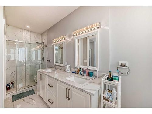 2021 17 Avenue Nw, Calgary, AB - Indoor Photo Showing Bathroom