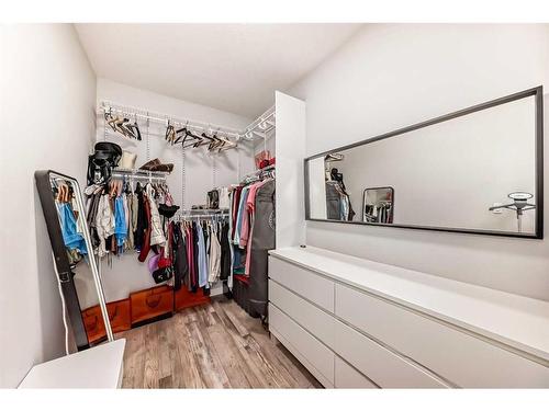 2021 17 Avenue Nw, Calgary, AB - Indoor With Storage