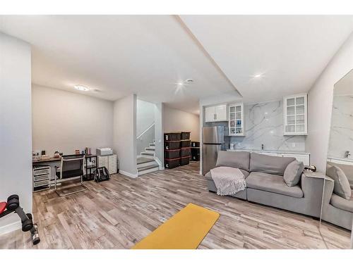 2021 17 Avenue Nw, Calgary, AB - Indoor Photo Showing Living Room