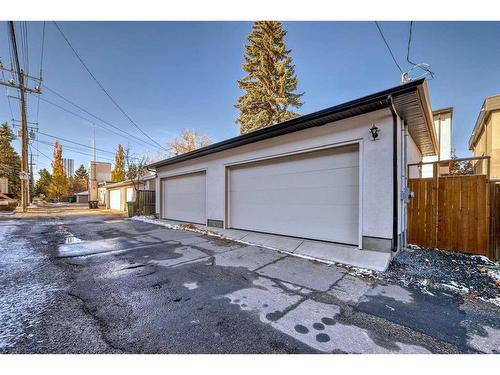 2021 17 Avenue Nw, Calgary, AB - Outdoor