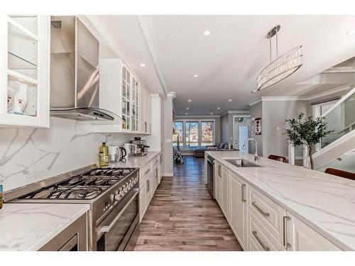 2021 17 Avenue Nw, Calgary, AB - Indoor Photo Showing Kitchen