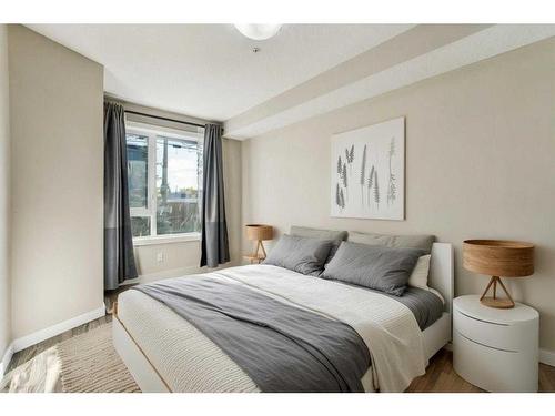 106-605 17 Avenue Nw, Calgary, AB - Indoor Photo Showing Bedroom