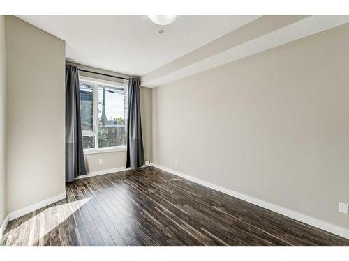 106-605 17 Avenue Nw, Calgary, AB - Indoor Photo Showing Other Room