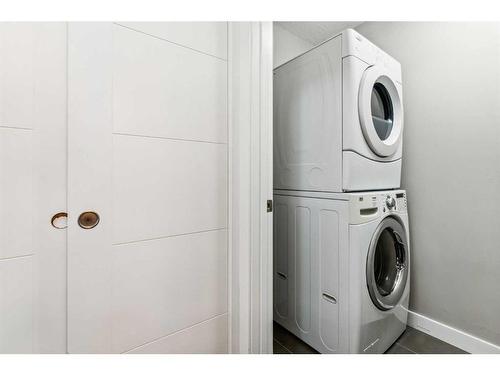 106-605 17 Avenue Nw, Calgary, AB - Indoor Photo Showing Laundry Room