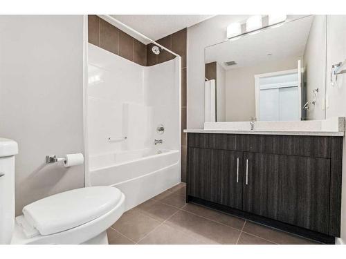 106-605 17 Avenue Nw, Calgary, AB - Indoor Photo Showing Bathroom