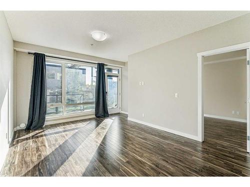 106-605 17 Avenue Nw, Calgary, AB - Indoor Photo Showing Other Room