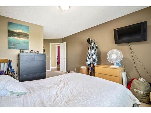 145 Crystal Shores Grove, Okotoks, AB - Indoor Photo Showing Bedroom