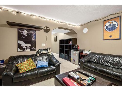 145 Crystal Shores Grove, Okotoks, AB - Indoor Photo Showing Living Room