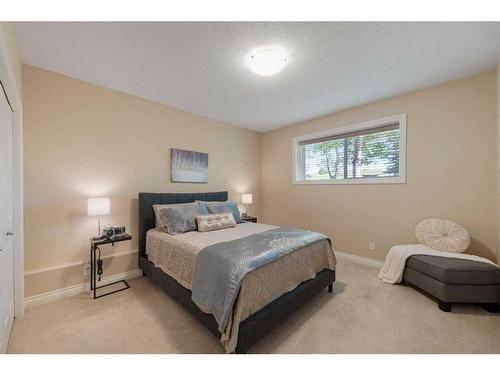 22 Discovery Woods Villas Sw, Calgary, AB - Indoor Photo Showing Bedroom