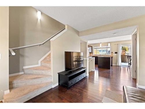 46 Elgin Meadows Gardens Se, Calgary, AB - Indoor Photo Showing Living Room