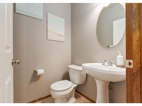 93 Brightonwoods Gardens Se, Calgary, AB - Indoor Photo Showing Bathroom