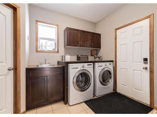 93 Brightonwoods Gardens Se, Calgary, AB - Indoor Photo Showing Laundry Room