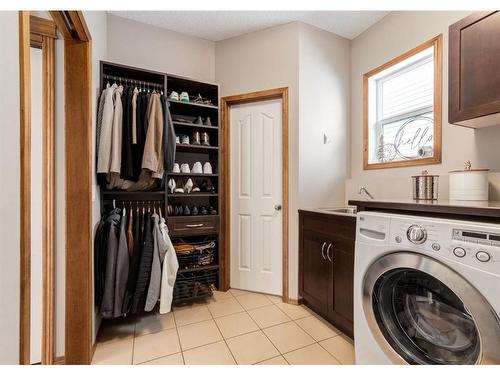 93 Brightonwoods Gardens Se, Calgary, AB - Indoor Photo Showing Laundry Room