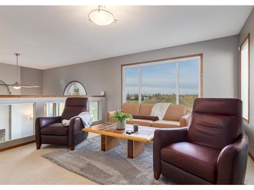 93 Brightonwoods Gardens Se, Calgary, AB - Indoor Photo Showing Living Room