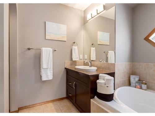 93 Brightonwoods Gardens Se, Calgary, AB - Indoor Photo Showing Bathroom