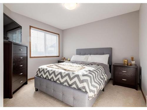 93 Brightonwoods Gardens Se, Calgary, AB - Indoor Photo Showing Bedroom