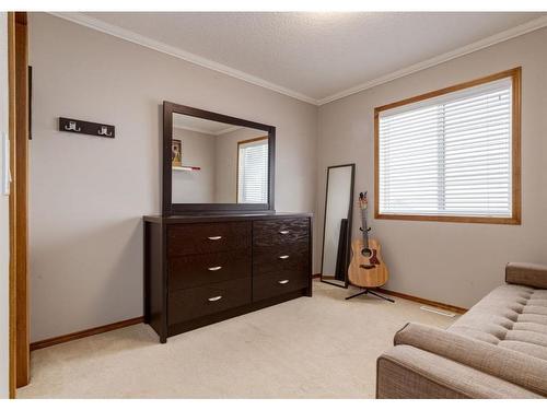 93 Brightonwoods Gardens Se, Calgary, AB - Indoor Photo Showing Bedroom