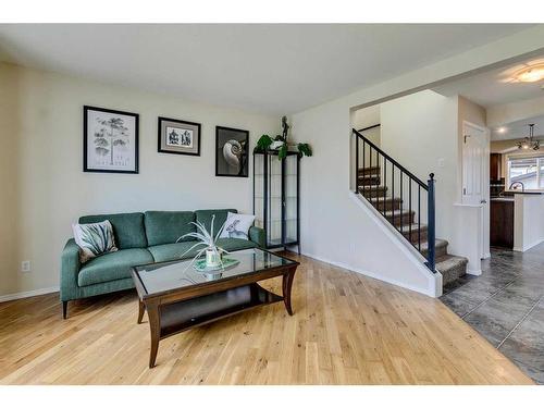 43 Bridlecrest Road Sw, Calgary, AB - Indoor Photo Showing Living Room