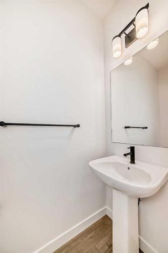 2 Belgian Court, Cochrane, AB - Indoor Photo Showing Bathroom