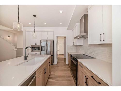 2 Belgian Court, Cochrane, AB - Indoor Photo Showing Kitchen With Upgraded Kitchen