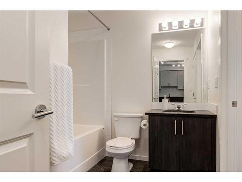 3314-99 Copperstone Park Se, Calgary, AB - Indoor Photo Showing Bathroom