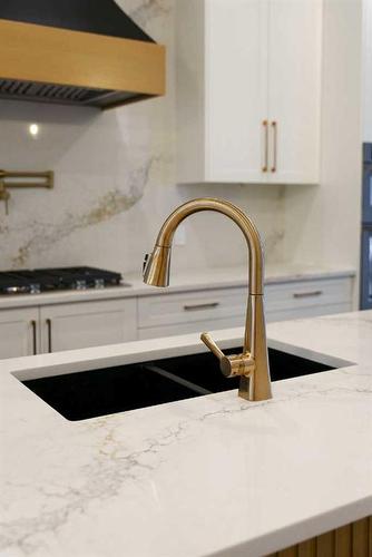 2634 30 Street Sw, Calgary, AB - Indoor Photo Showing Kitchen