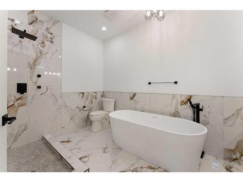 2634 30 Street Sw, Calgary, AB - Indoor Photo Showing Bathroom