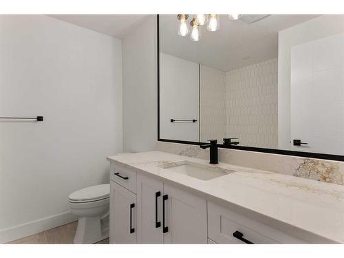 2634 30 Street Sw, Calgary, AB - Indoor Photo Showing Bathroom