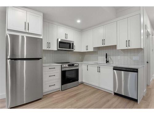 2634 30 Street Sw, Calgary, AB - Indoor Photo Showing Kitchen