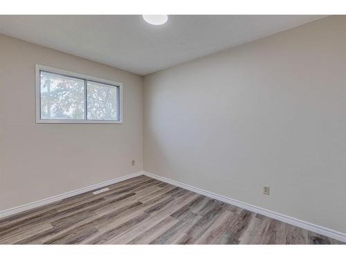 6032 12 Avenue Se, Calgary, AB - Indoor Photo Showing Other Room