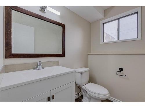 6032 12 Avenue Se, Calgary, AB - Indoor Photo Showing Bathroom