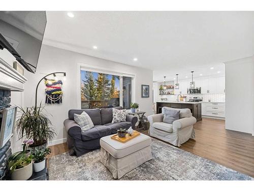 31 Schooner Close Nw, Calgary, AB - Indoor Photo Showing Living Room