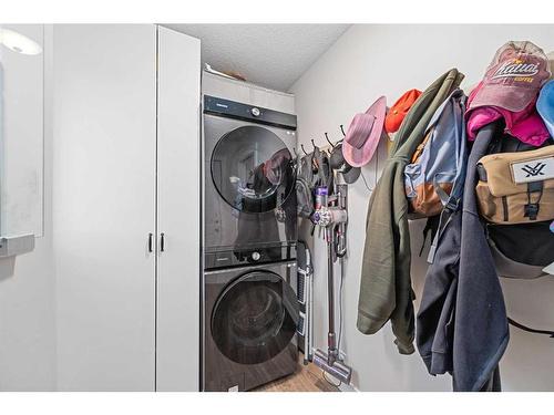 31 Schooner Close Nw, Calgary, AB - Indoor Photo Showing Laundry Room