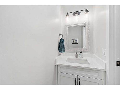 31 Schooner Close Nw, Calgary, AB - Indoor Photo Showing Bathroom