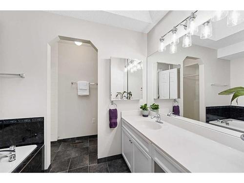 31 Schooner Close Nw, Calgary, AB - Indoor Photo Showing Bathroom