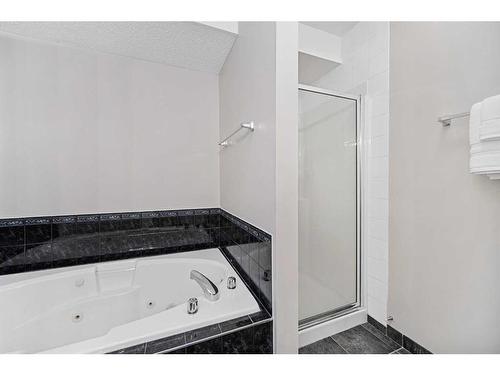 31 Schooner Close Nw, Calgary, AB - Indoor Photo Showing Bathroom