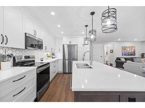 31 Schooner Close Nw, Calgary, AB - Indoor Photo Showing Kitchen With Double Sink With Upgraded Kitchen