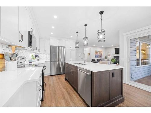 31 Schooner Close Nw, Calgary, AB - Indoor Photo Showing Kitchen With Upgraded Kitchen