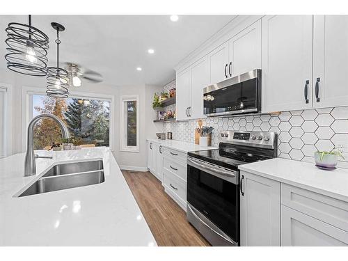 31 Schooner Close Nw, Calgary, AB - Indoor Photo Showing Kitchen With Double Sink With Upgraded Kitchen