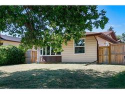 11 Berwick Hill NW Calgary, AB T3K 1C4