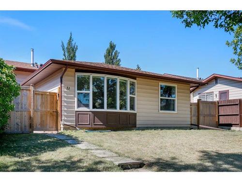 11 Berwick Hill Nw, Calgary, AB - Outdoor