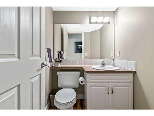 318-50 Westland Road, Okotoks, AB - Indoor Photo Showing Bathroom